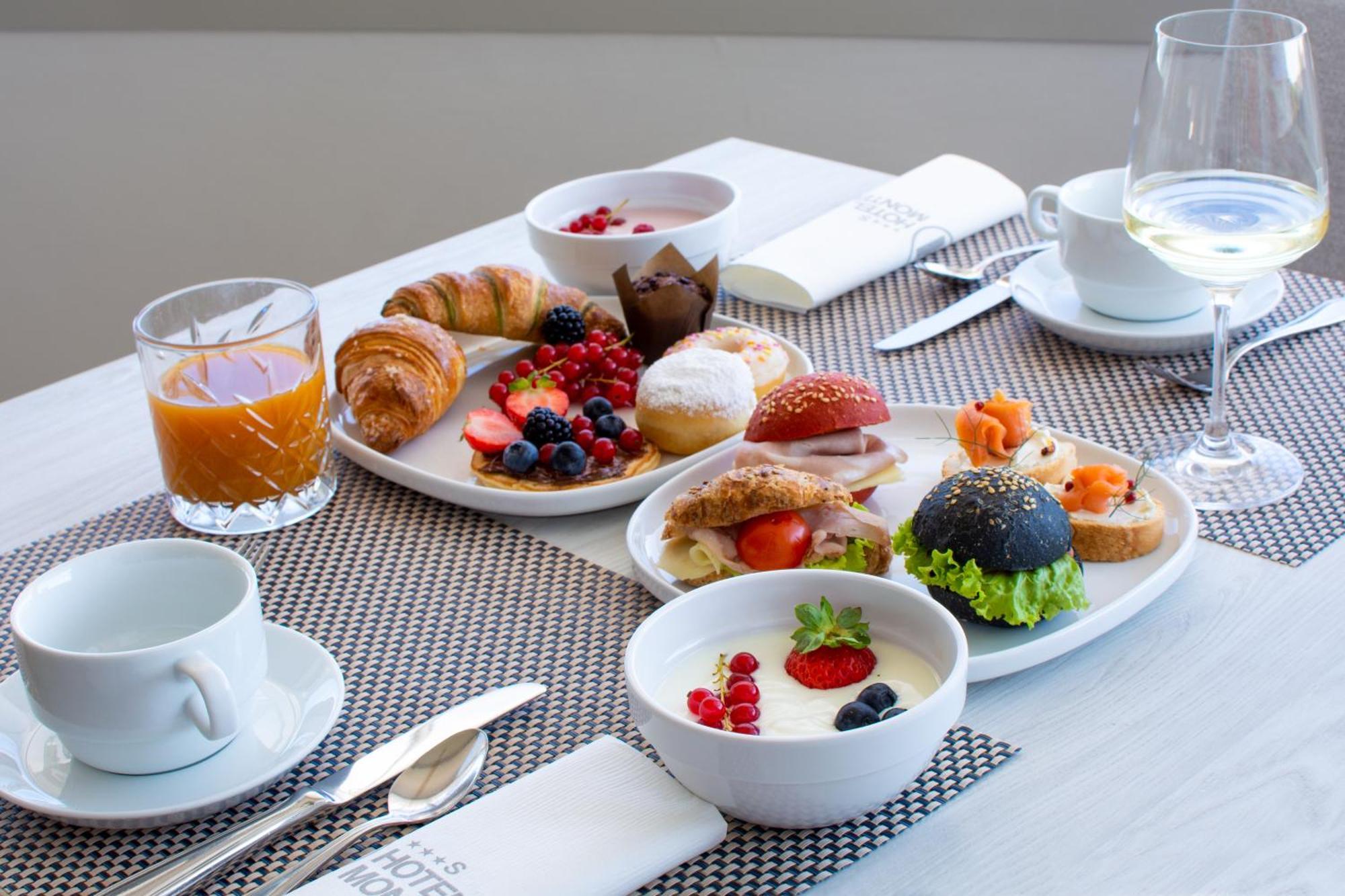 Hotel Montecarlo 3 Stelle Superior 카오를레 외부 사진