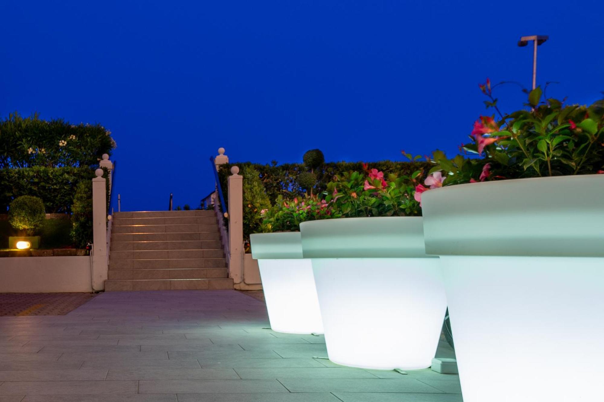 Hotel Montecarlo 3 Stelle Superior 카오를레 외부 사진