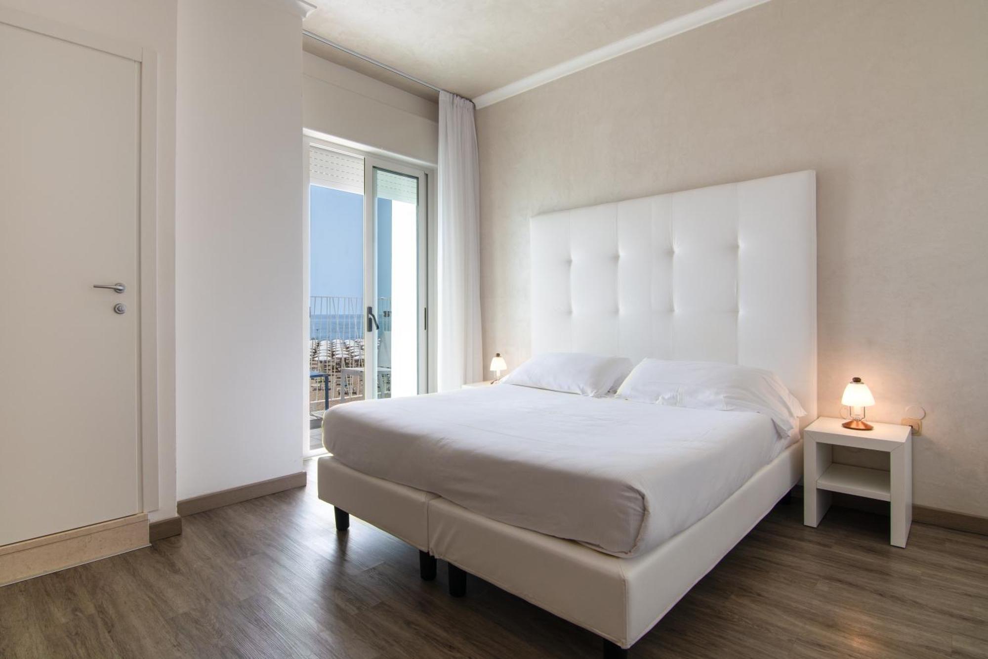 Hotel Montecarlo 3 Stelle Superior 카오를레 외부 사진