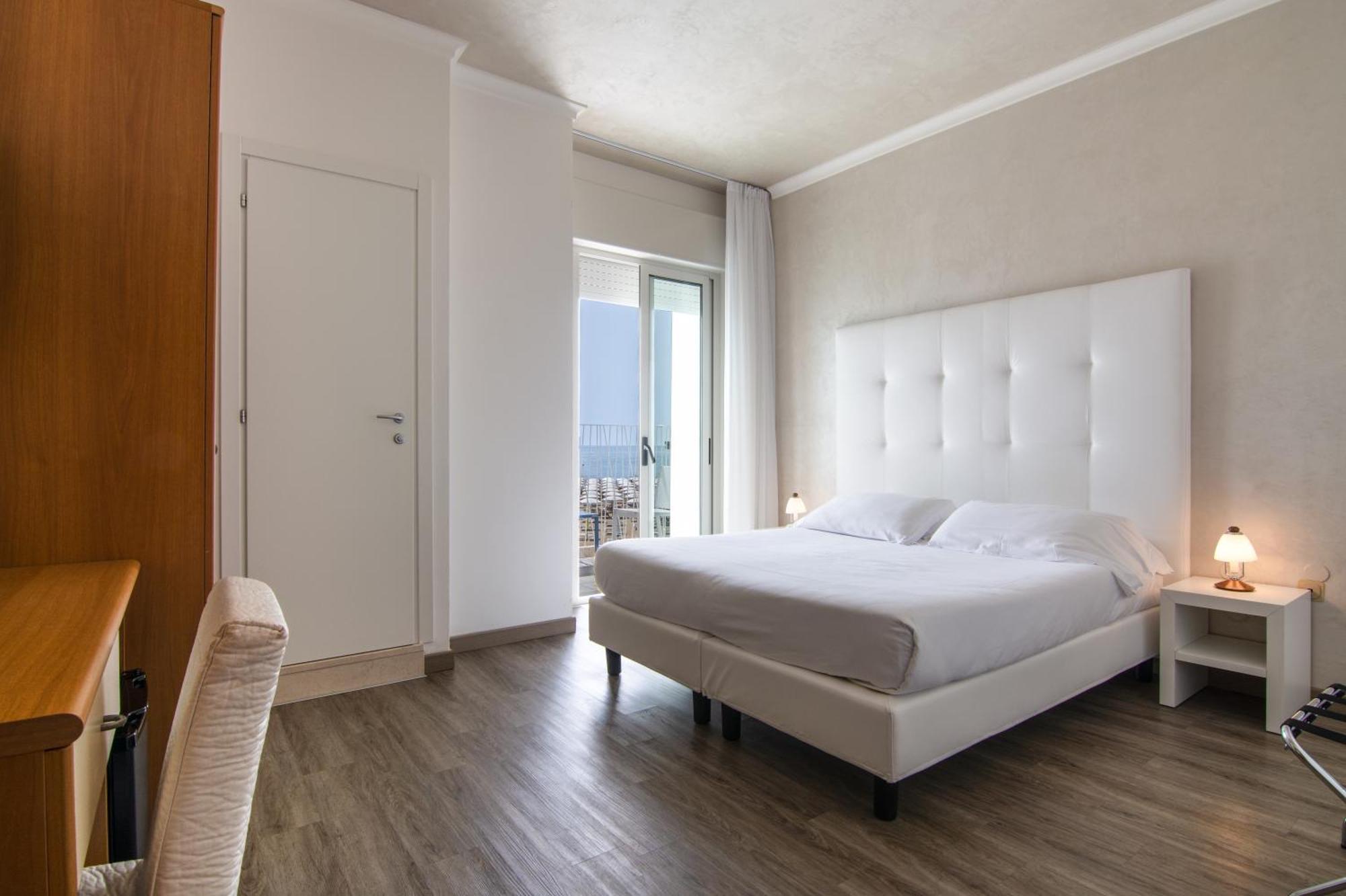 Hotel Montecarlo 3 Stelle Superior 카오를레 외부 사진